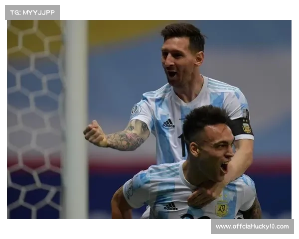 意甲颁奖典礼举行,劳塔罗包揽最佳球员金靴 意甲颁奖典礼举行,劳塔罗包揽最佳球员金靴