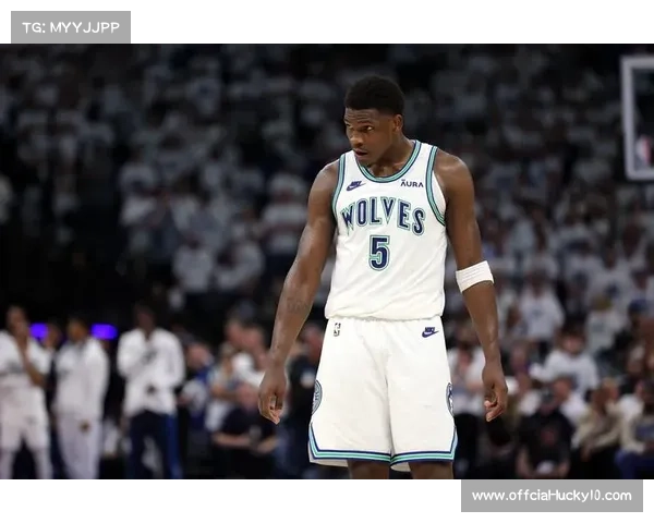 爱德华兹谈逆转：第四节防守调整是关键