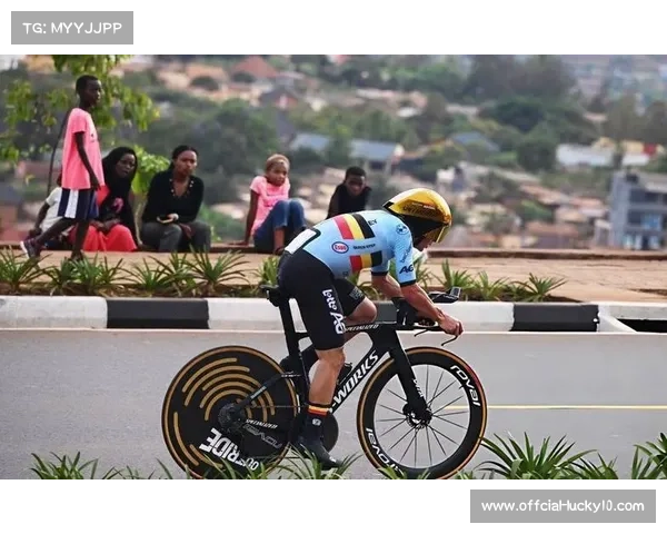 埃菲内普尔世锦赛两度机械故障，顽强追击获亚军