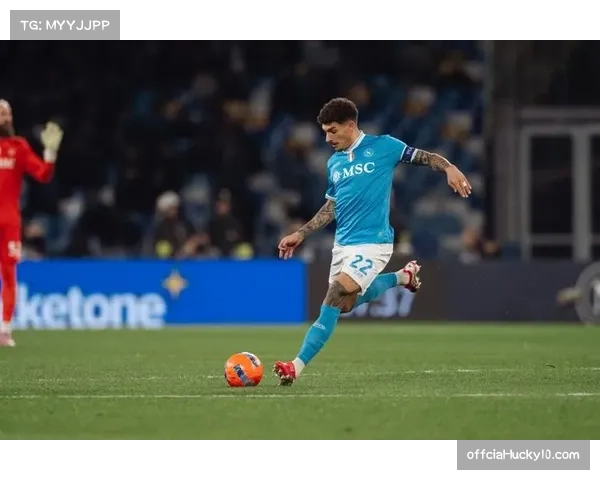 战术板：萨索洛的高位逼抢如何被那不勒斯用快速传递破解